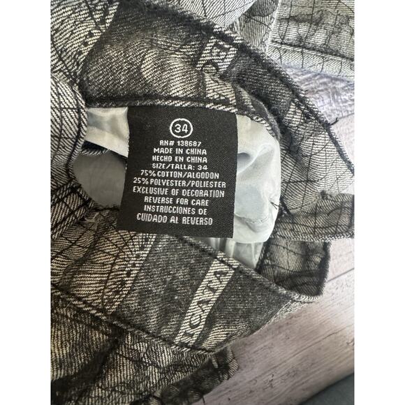 Young Rich & Famous NYC Mens Shorts Size 34 Black Gray Globe Print - Picture 4 of 9